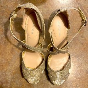 Maripe gold glitter platform scrappy heels, Sz. 8, NWOT
